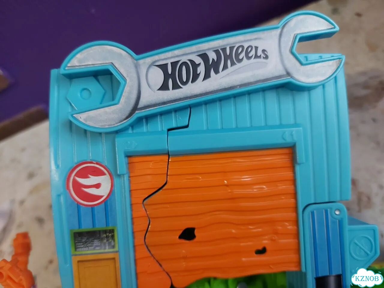 Игровой набор Hot wheels Атака крокодила в гараже фото 4