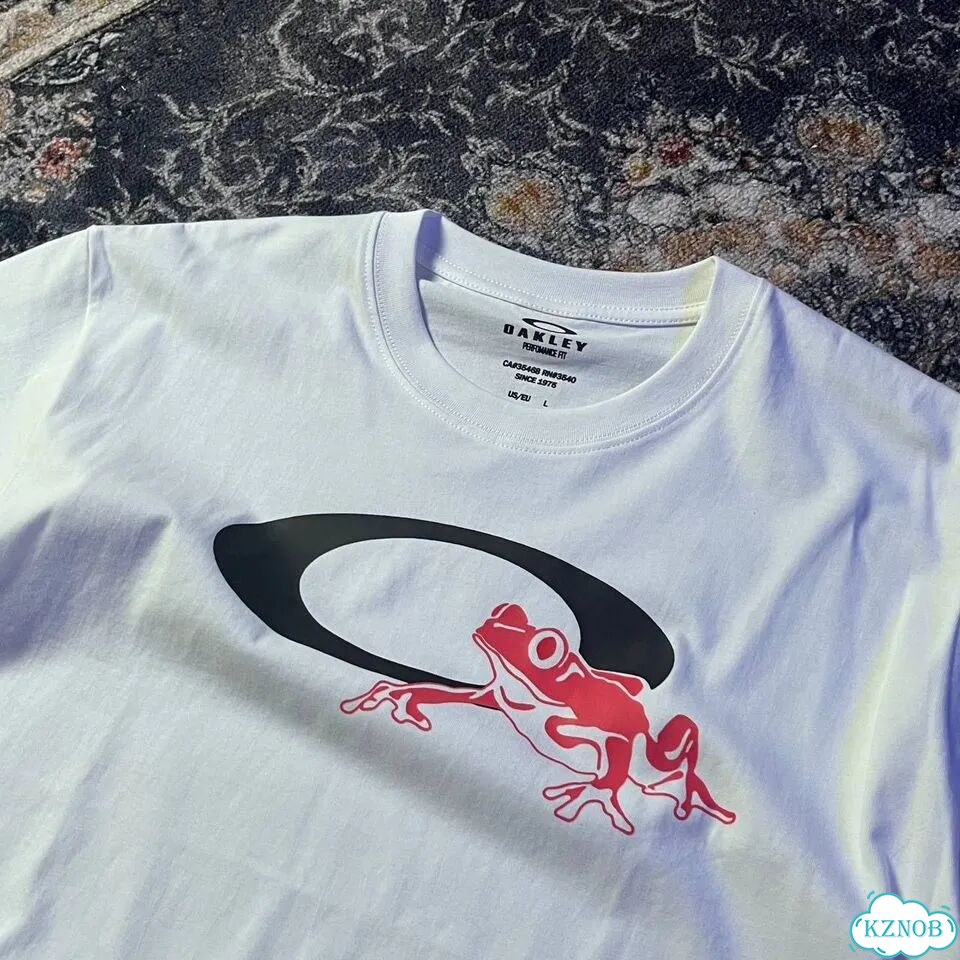 Футболка Oakley белая с логотипом фото 1