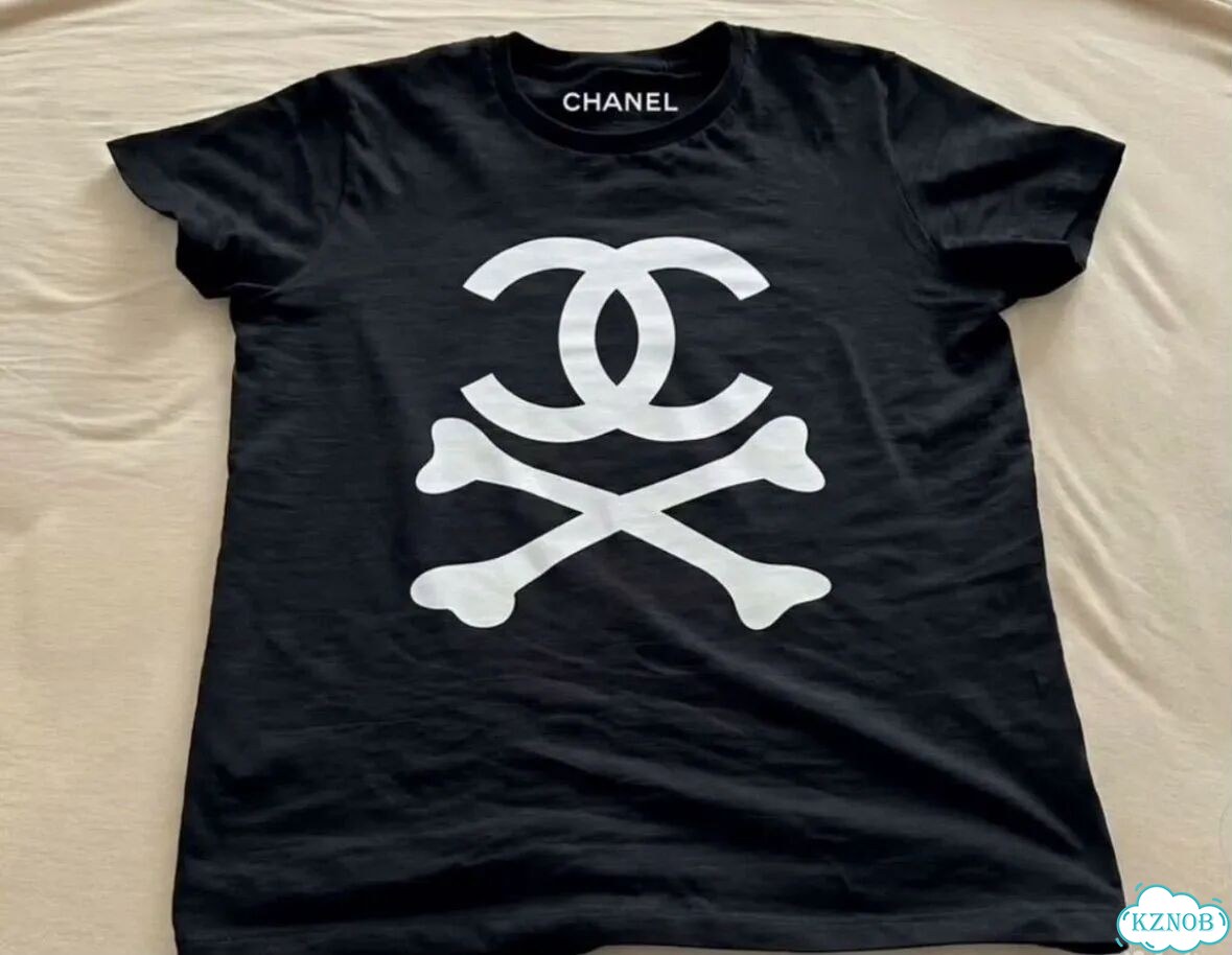 На Руках Футболка Chanel фото 1