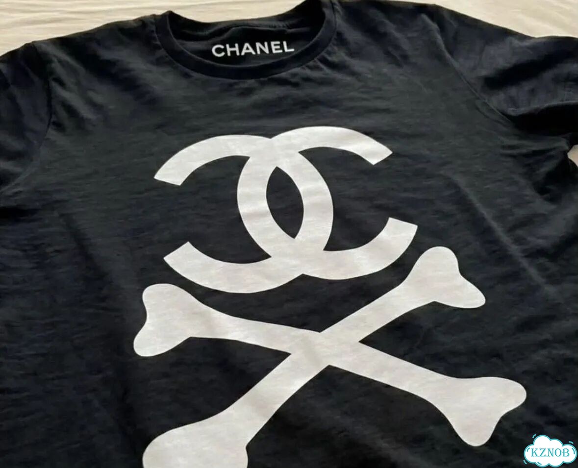 На Руках Футболка Chanel фото 2