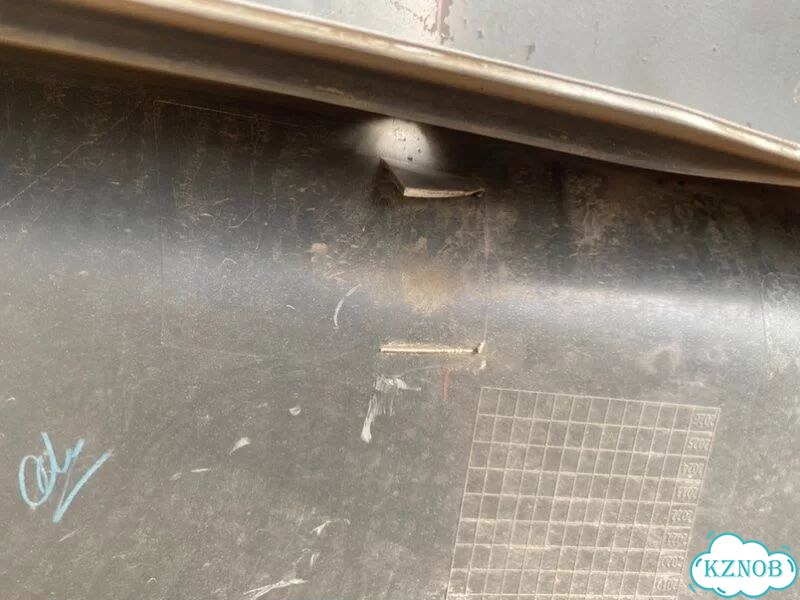 Накладка крышки багажника задняя Mitsubishi Pajero фото 7