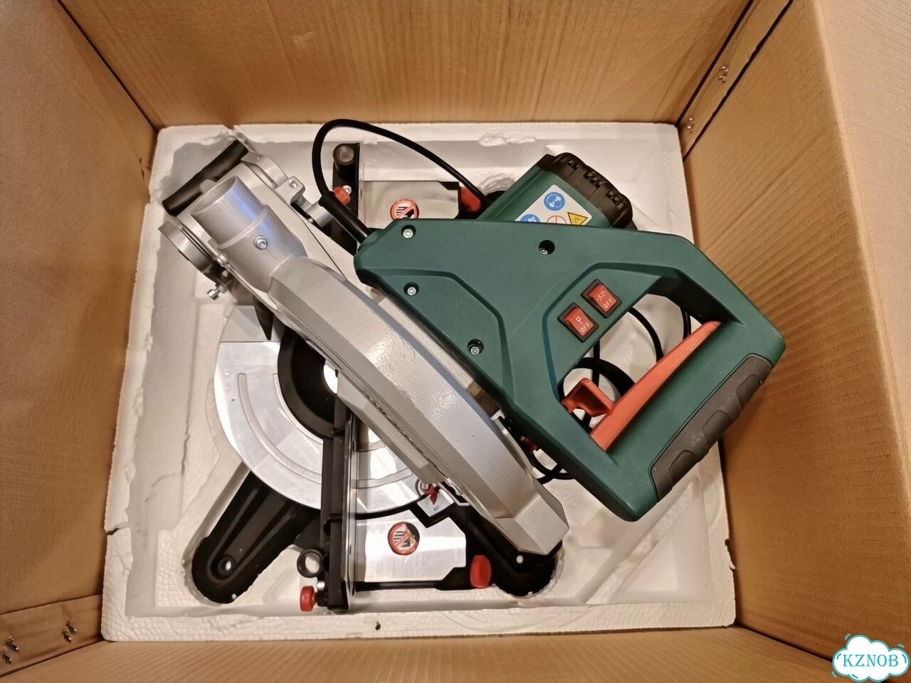 Торцовочная пила Metabo KS 216 M Lasercut фото 1