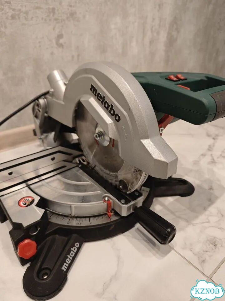 Торцовочная пила Metabo KS 216 M Lasercut фото 6