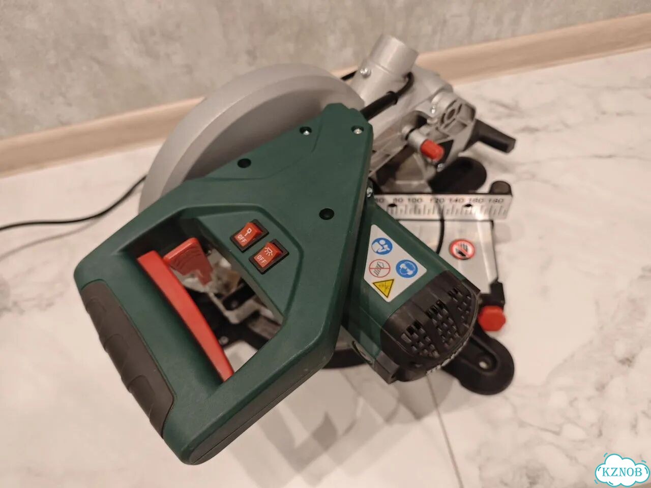 Торцовочная пила Metabo KS 216 M Lasercut фото 7