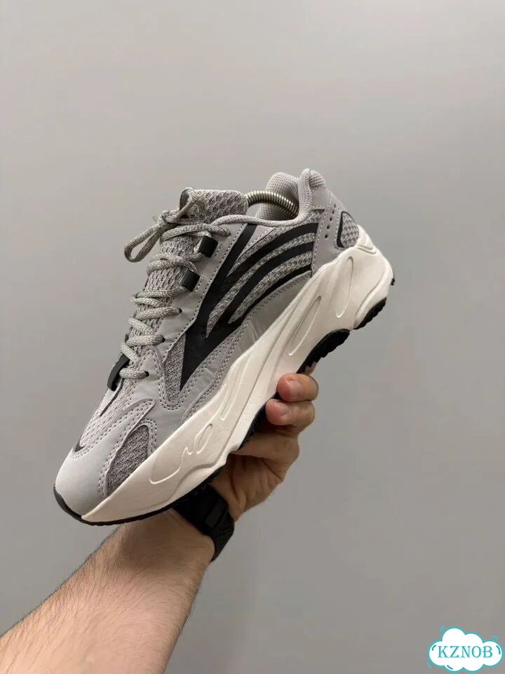 Кроссовки Adidas yeezy boost 700 v2 фото 2