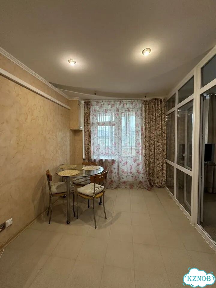 1-к. квартира, 52 м², 3/6 эт. фото 2
