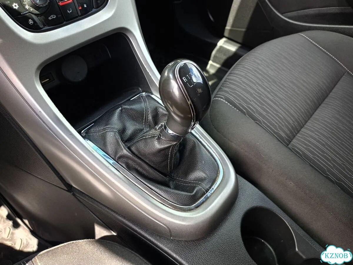 Opel Astra 1.6 MT, 2013, 224 860 км фото 10