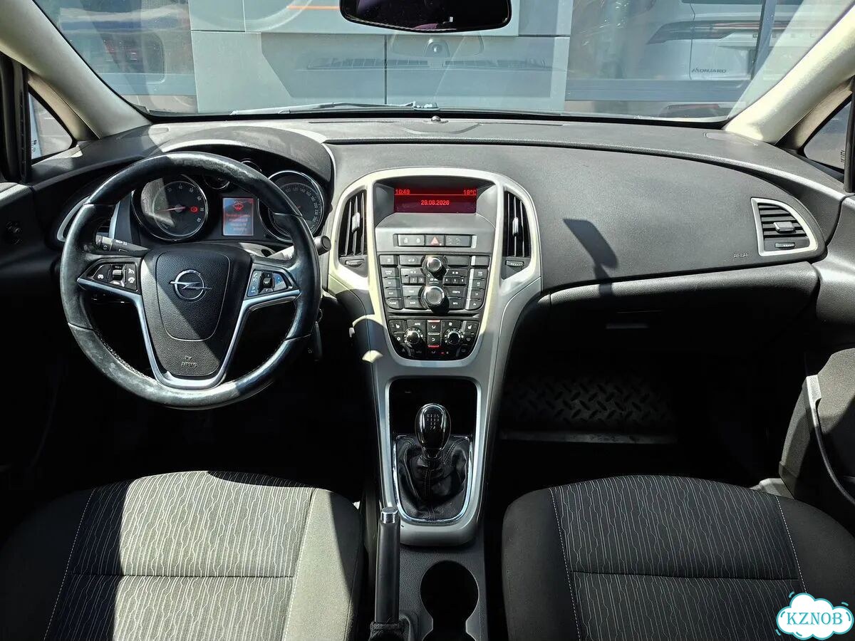 Opel Astra 1.6 MT, 2013, 224 860 км фото 8