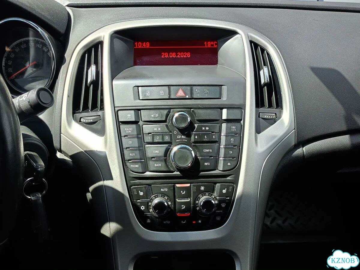 Opel Astra 1.6 MT, 2013, 224 860 км фото 9